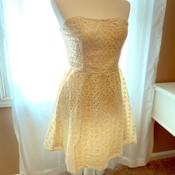 Eyelet dress, cream - Picture 1 of 2